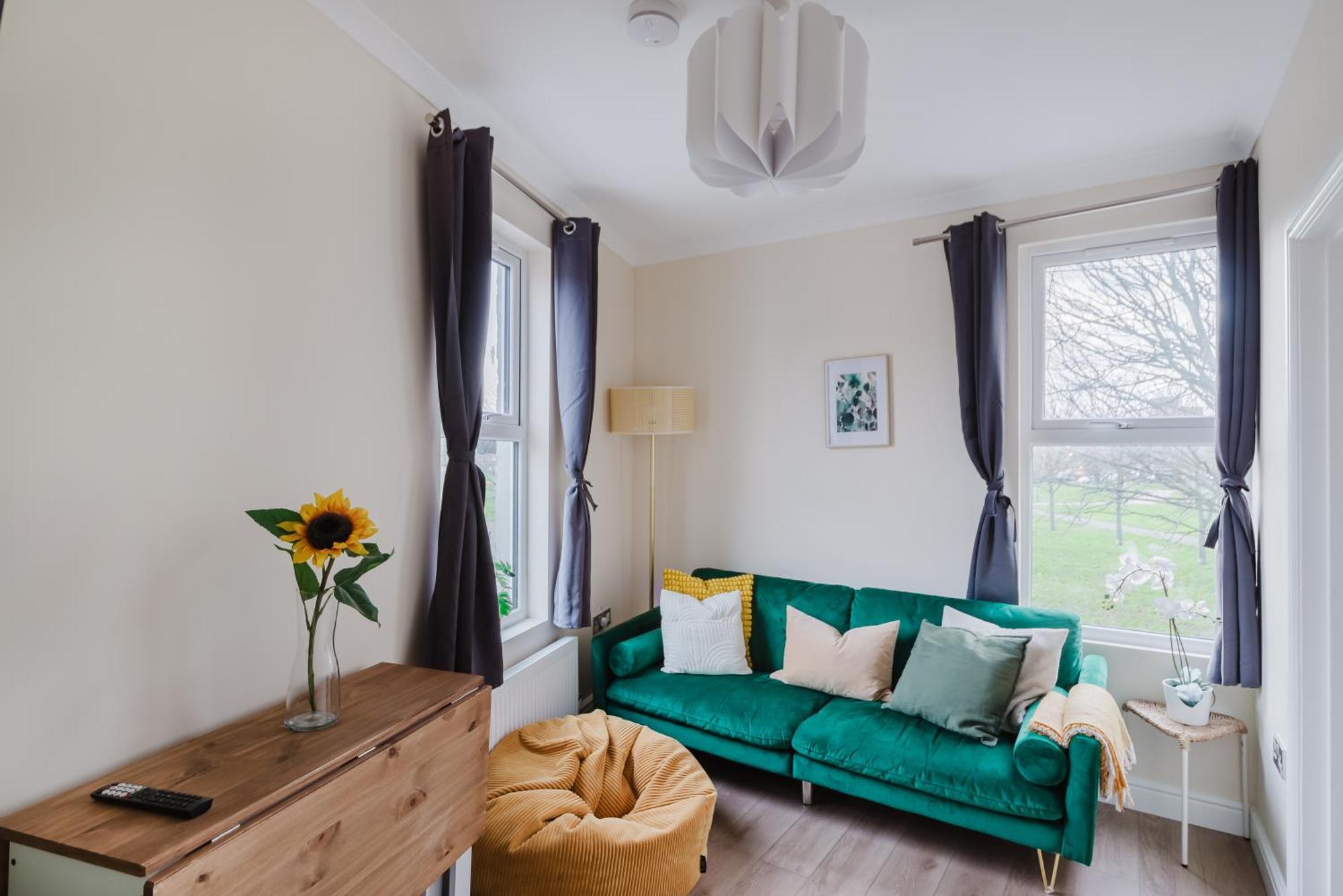Modern Cosy Corner Flat 3 Bed And Loft Sleep 7 People Lejlighed London Eksteriør billede